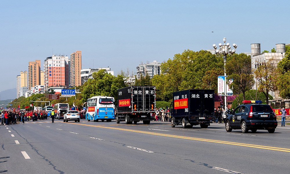 3��20�գ�����ʡ֧Ԯ��ʯ��ҽ�ƶӷ��̡��й�Ů��Ӱ��Э��  ���� ��