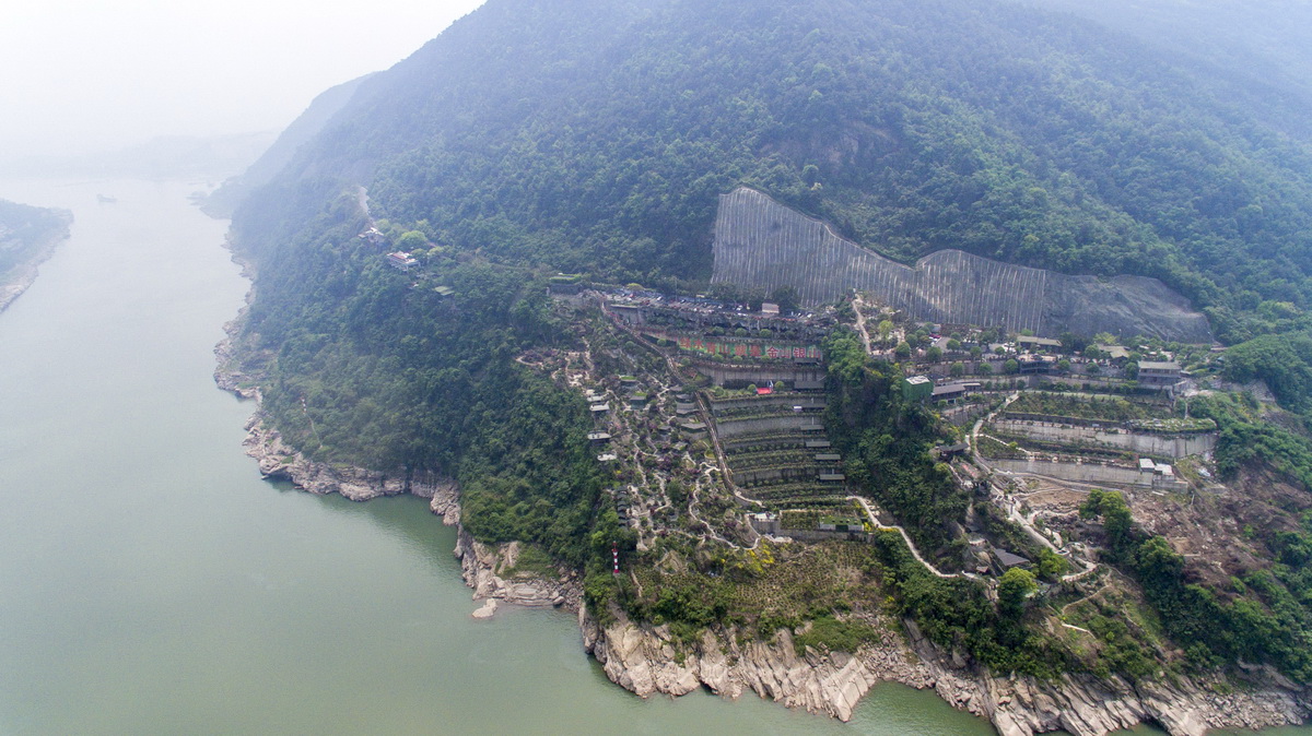 這是4月16日拍攝的重慶市南岸區銅鑼花谷生態園（無人機照片）。