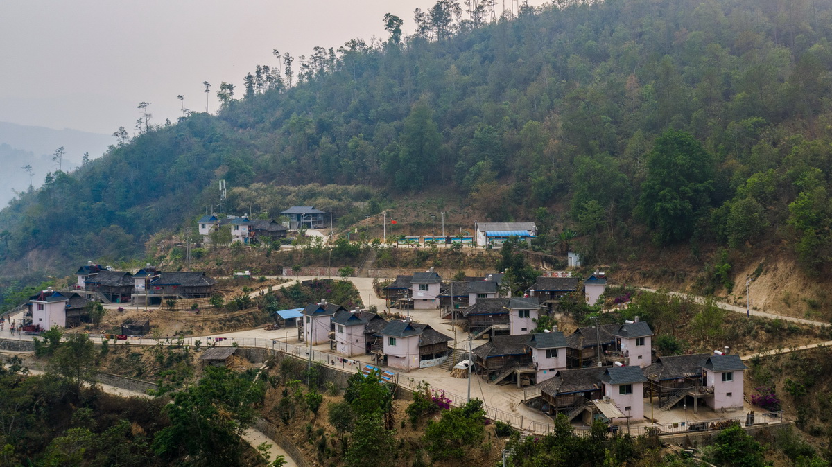 4月9日拍攝的雲南省勐海縣布朗山鄉曼囡村曼班三隊一景（無人機照片）。
