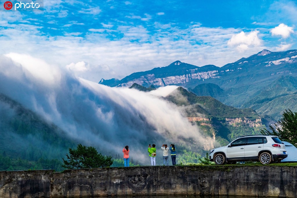 重慶南川：五一假期 雲瀑景觀引客來【2】