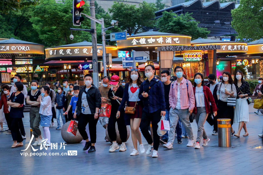 上海：“五五購物節”啟動 南京路步行街人氣旺【3】