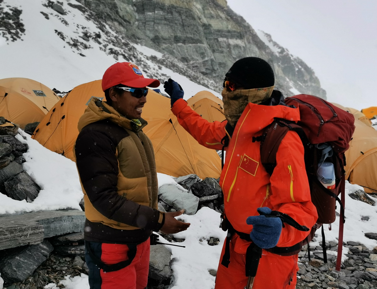 5月7日，2020珠峰高程测量登山队进驻海拔6500米的前进营地。新华社特约记者 拉巴 摄