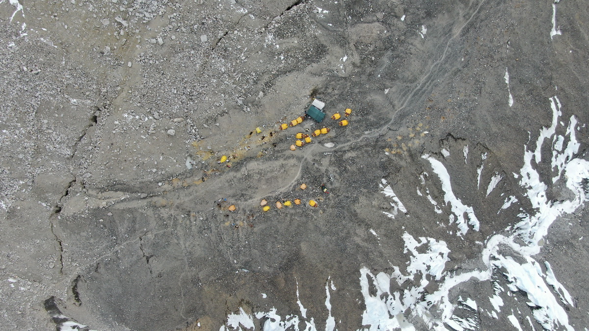 ���Ǻ���5800�׵Ĺ���Ӫ�أ�5��8���㣬���˻���Ƭ����