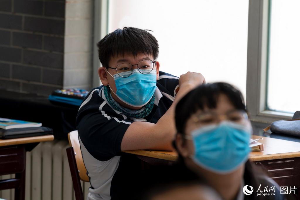 5月11日，在北京市第一六六中學，初三學生正在認真聽課。（人民網記者 翁奇羽 攝） (2)