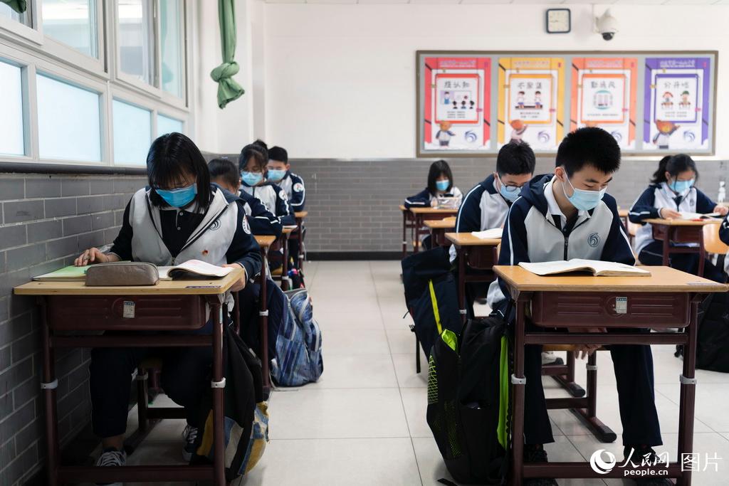 5月11日，在北京市第一六六中學，初三學生正在進行早自習。（人民網記者 翁奇羽 攝） (2)