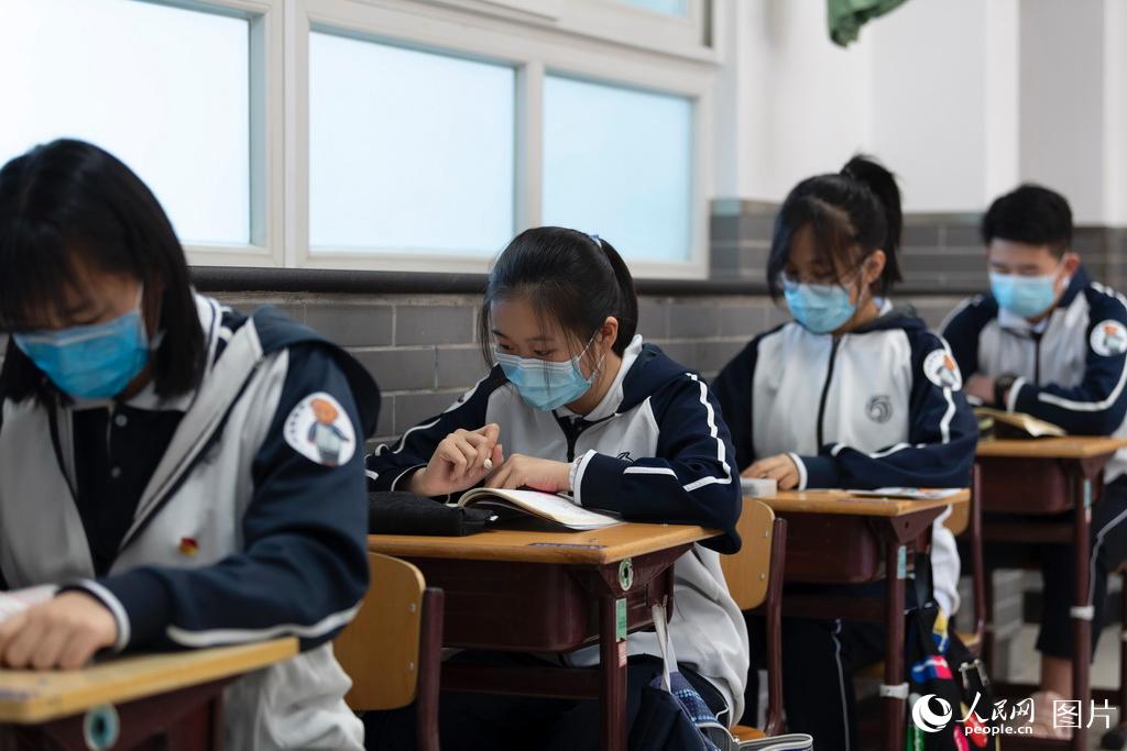 5月11日，在北京市第一六六中學，初三學生正在進行早自習。（人民網記者 翁奇羽 攝）
