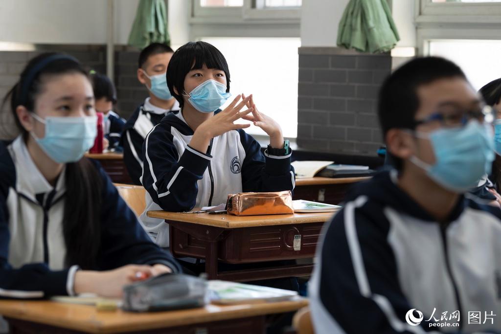 5月11日，在北京市第一六六中學，初三學生正在認真聽課。（人民網記者 翁奇羽 攝） (3)