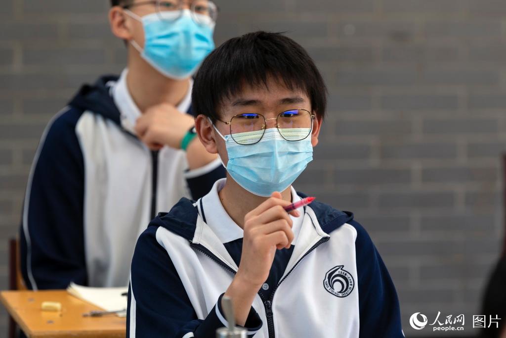 5月11日，在北京市第一六六中學，初三學生正在認真聽課。（人民網記者 翁奇羽 攝）