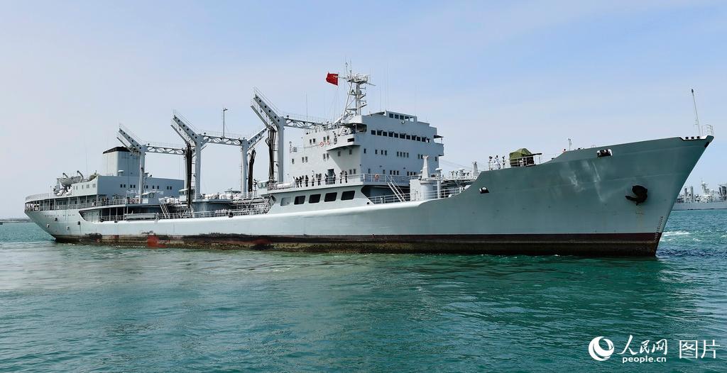 5月12日，洪泽湖舰起航驶往新的战场。（来永雷  摄）