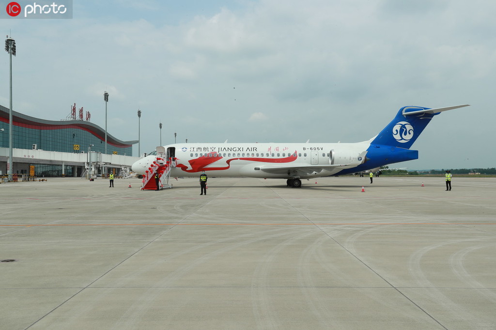 中國新支線客機ARJ21“井岡山號”啟航 即將載客運營【4】