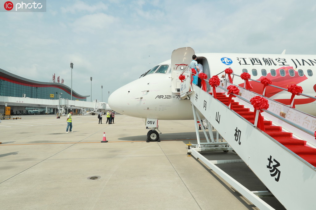 中國新支線客機ARJ21“井岡山號”啟航 即將載客運營