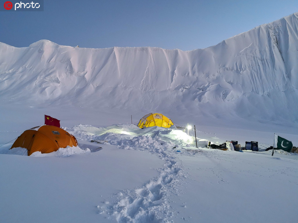12月16日，科考队搭建的Biafo冰川冰芯钻取营地。