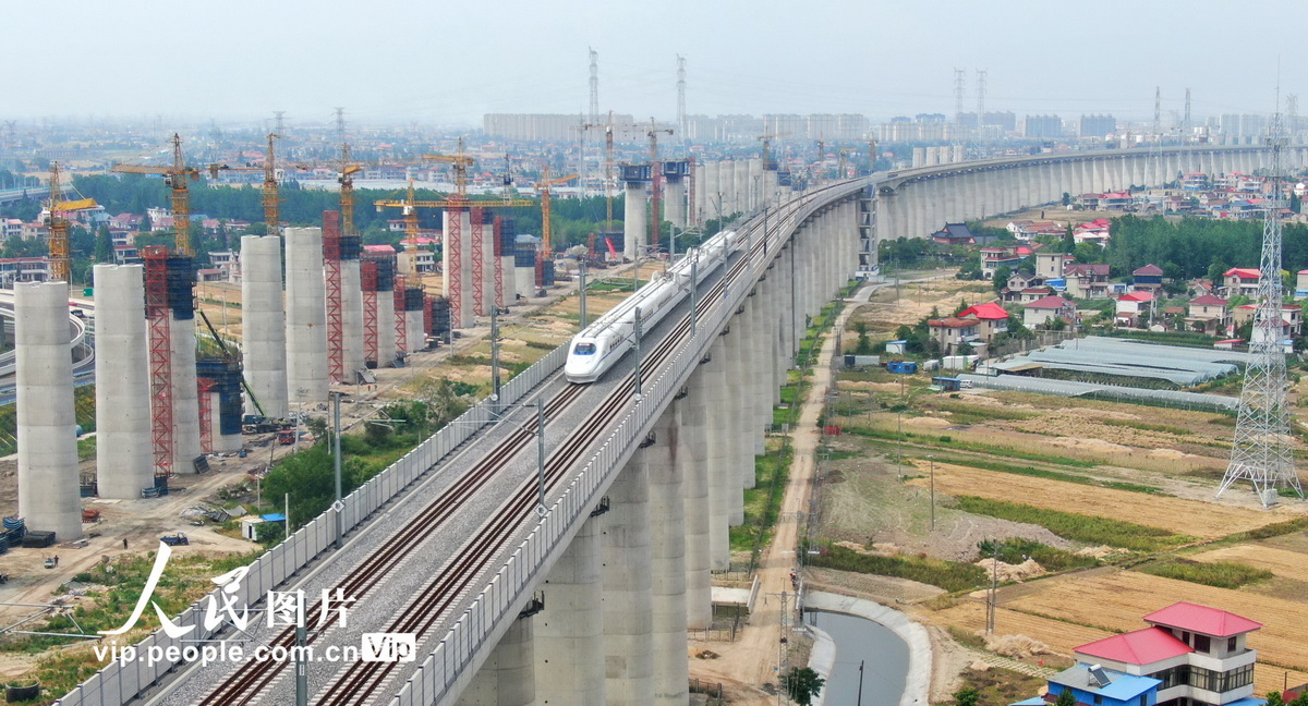 5月25日，正在進行聯調聯試的通滬鐵路進行全線拉通試驗。