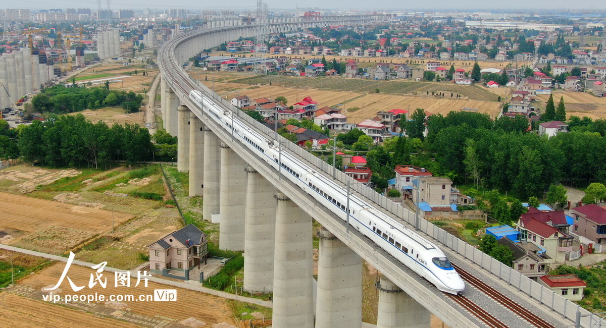 5月25日，正在進行聯調聯試的通滬鐵路進行全線拉通試驗。