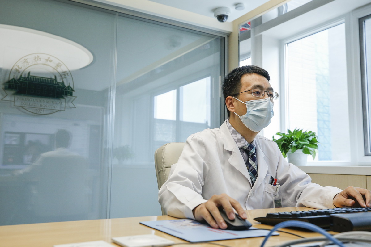 5月25日，北京協和醫院內分泌科醫生張化冰在遠程醫學中心出診。