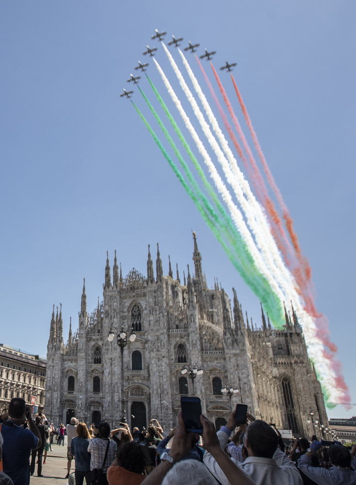从25日起，意大利“三色箭”飞行表演队将在意大利多个城市举行飞行表演。新华社/美联