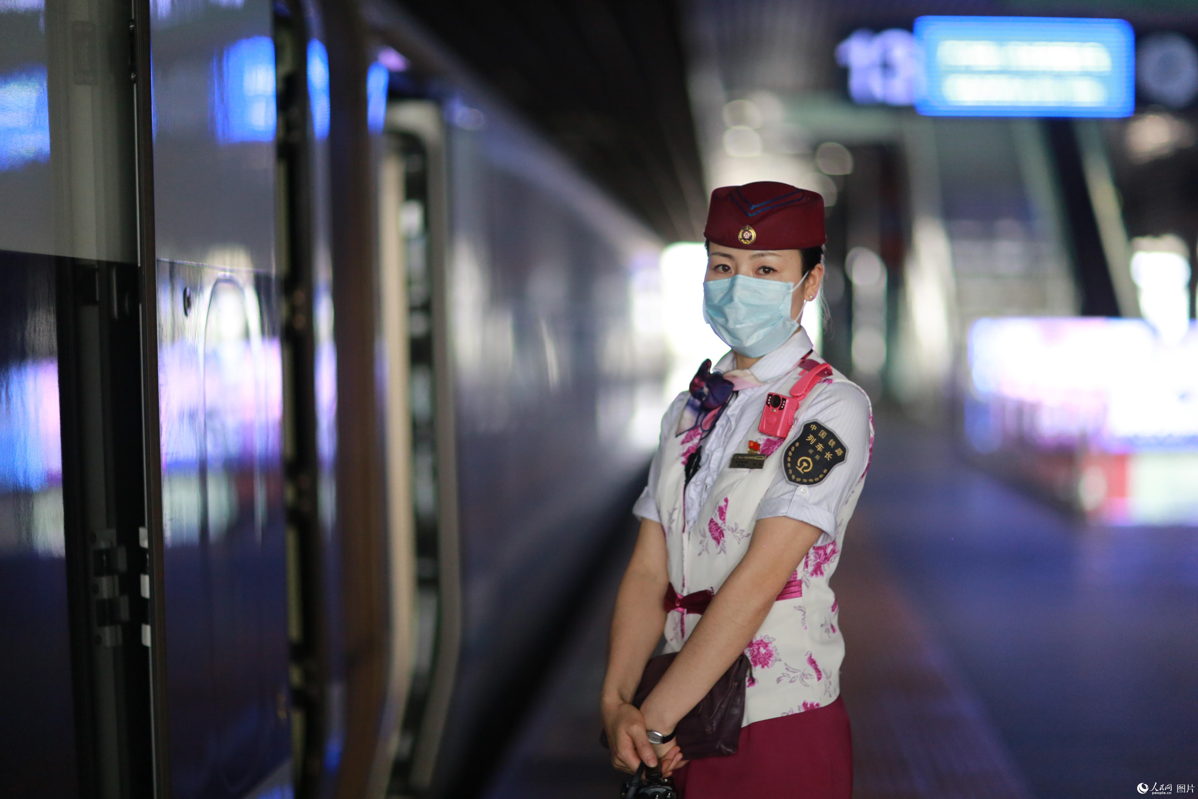 2020年5月29日，在火車站站台上的趙玲。
