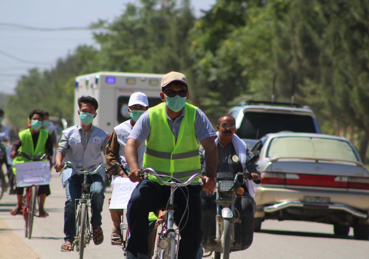 2020年5月31日，在阿富汗希比爾甘，人們通過騎行的方式迎接即將到來的世界環境日。新華社發（穆罕默德·賈恩·阿裡亞攝）