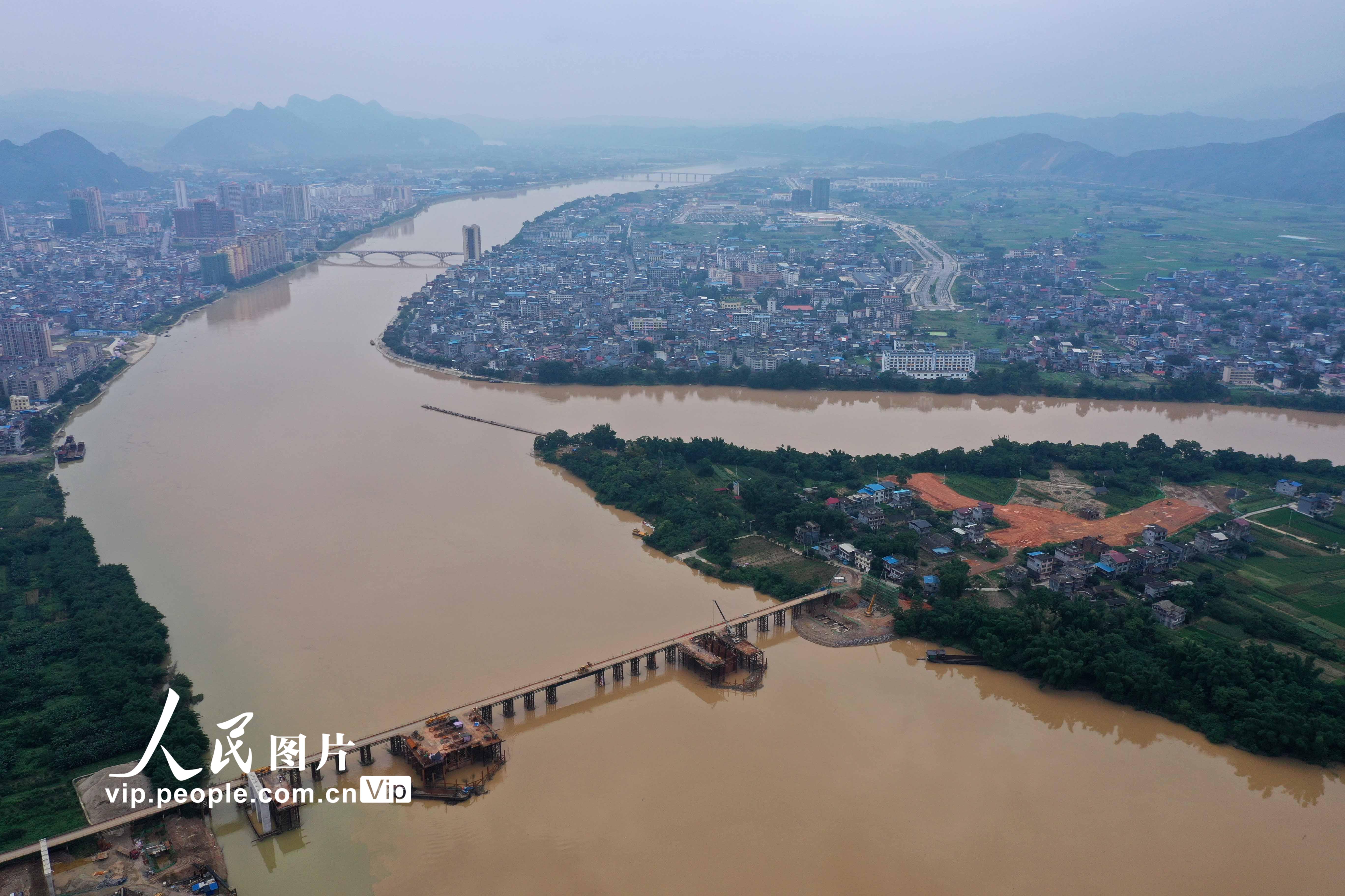 6月12日，用無人機航空拍攝的珠江上游融江廣西柳州市融安縣城段江面。