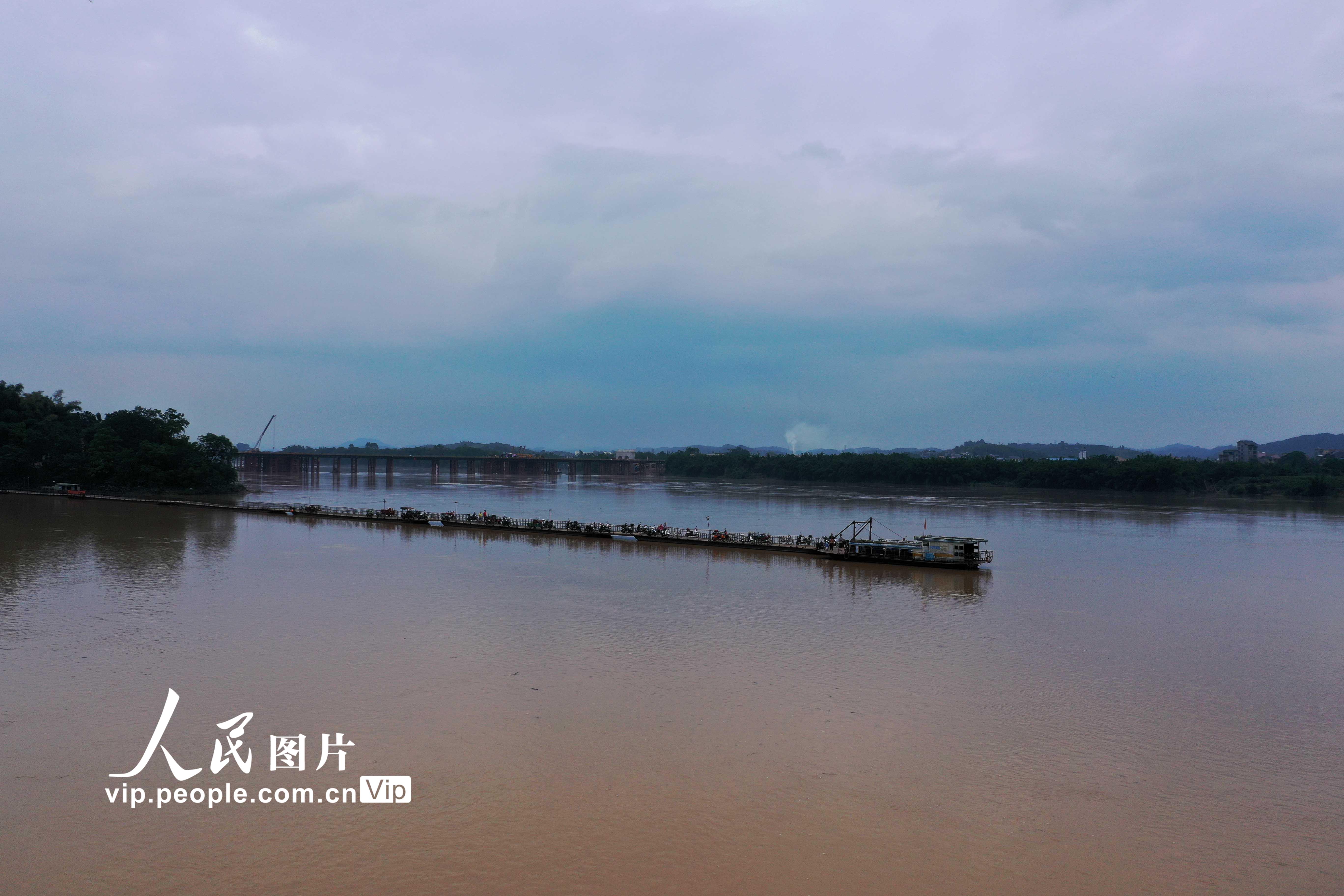 6月12日，用無人機航空拍攝的珠江上游融江廣西柳州市融安縣城段江面。