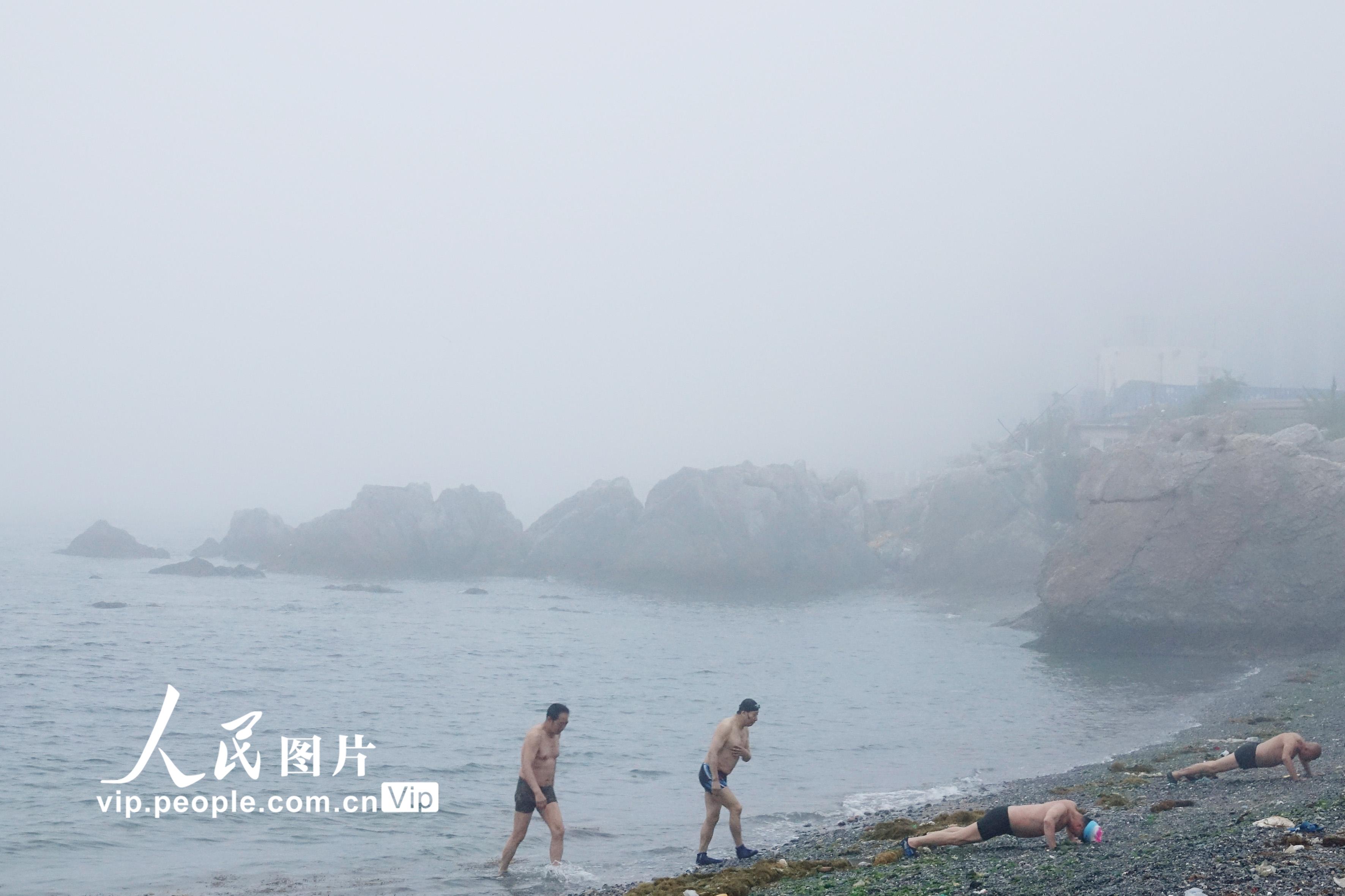 2020年6月13日早晨，遼寧省大連市甘井子區蟹子灣海域濃霧彌漫。