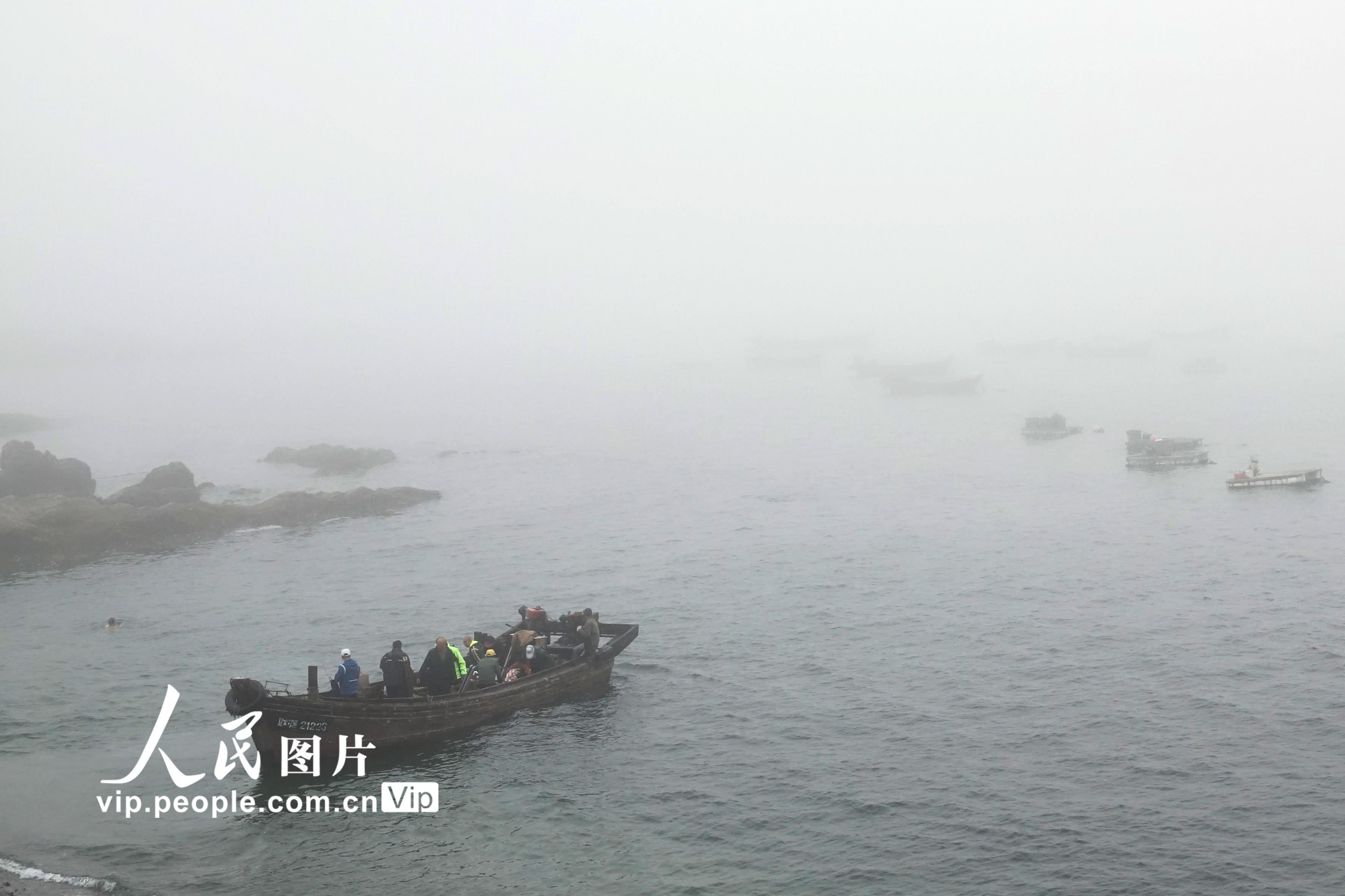 2020年6月13日早晨，遼寧省大連市甘井子區蟹子灣海域濃霧彌漫。