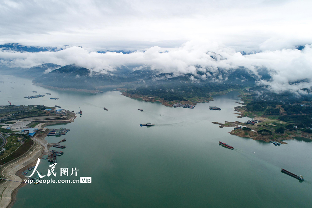 湖北宜昌：三峽汛期航運忙