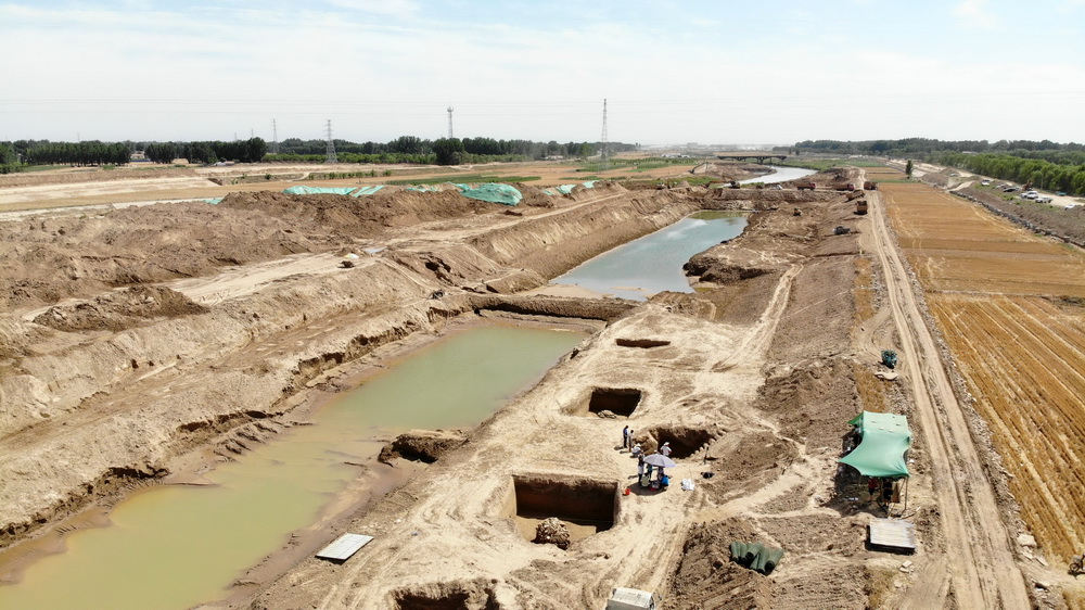 這是6月14日拍攝的山東小清河章丘段考古發掘現場（無人機照片）。