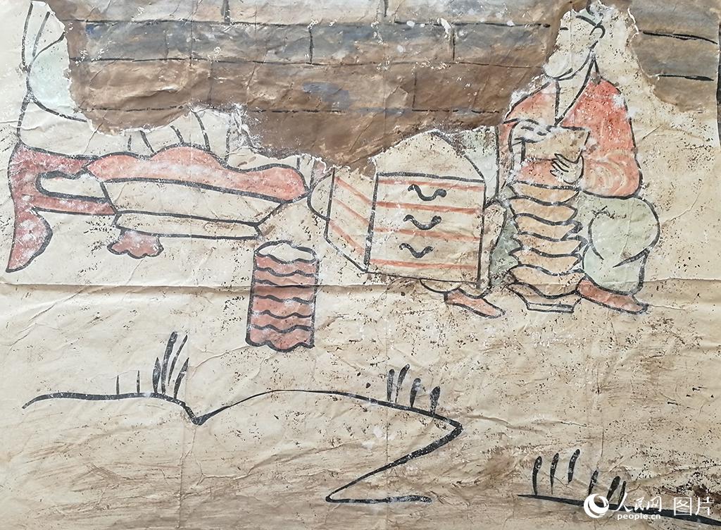 2020年4月22日，在內蒙古赤峰市敖漢旗四家子鎮閆杖子村水泉村遼墓拍攝的故事壁畫《備宴圖》。李富攝