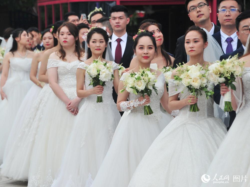 上海為百名抗疫新人舉行集體婚禮