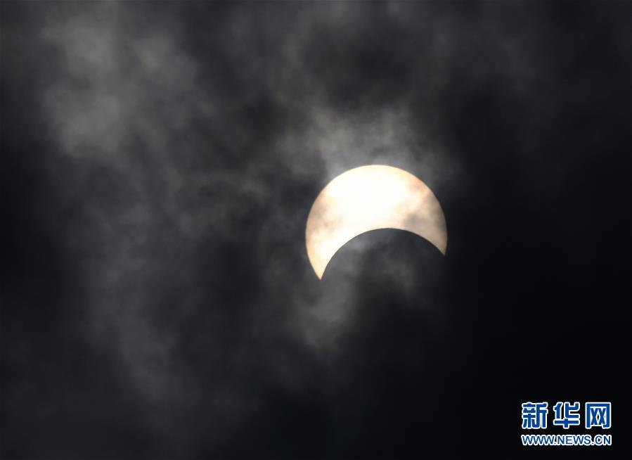 6月21日在福州拍攝的日食。 “日環食”天文景觀於6月21日“夏至日”下午在天宇上演。 新華社記者魏培全攝