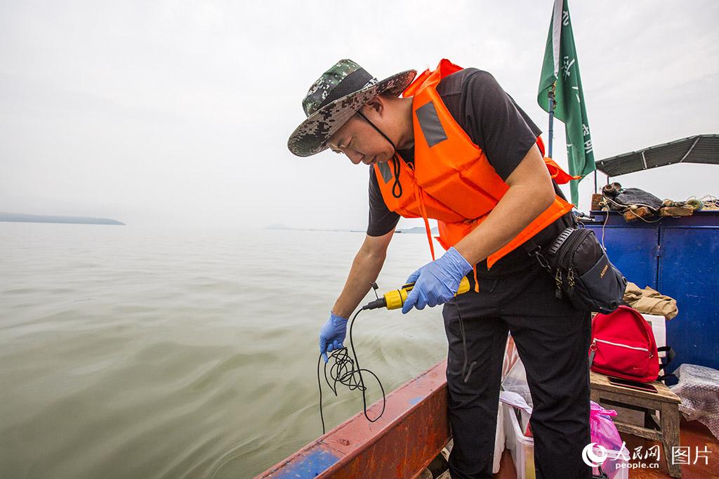 2020年6月23日，江西省九江市水產科學研究所調查人員前往鄱陽湖九江水域調查。