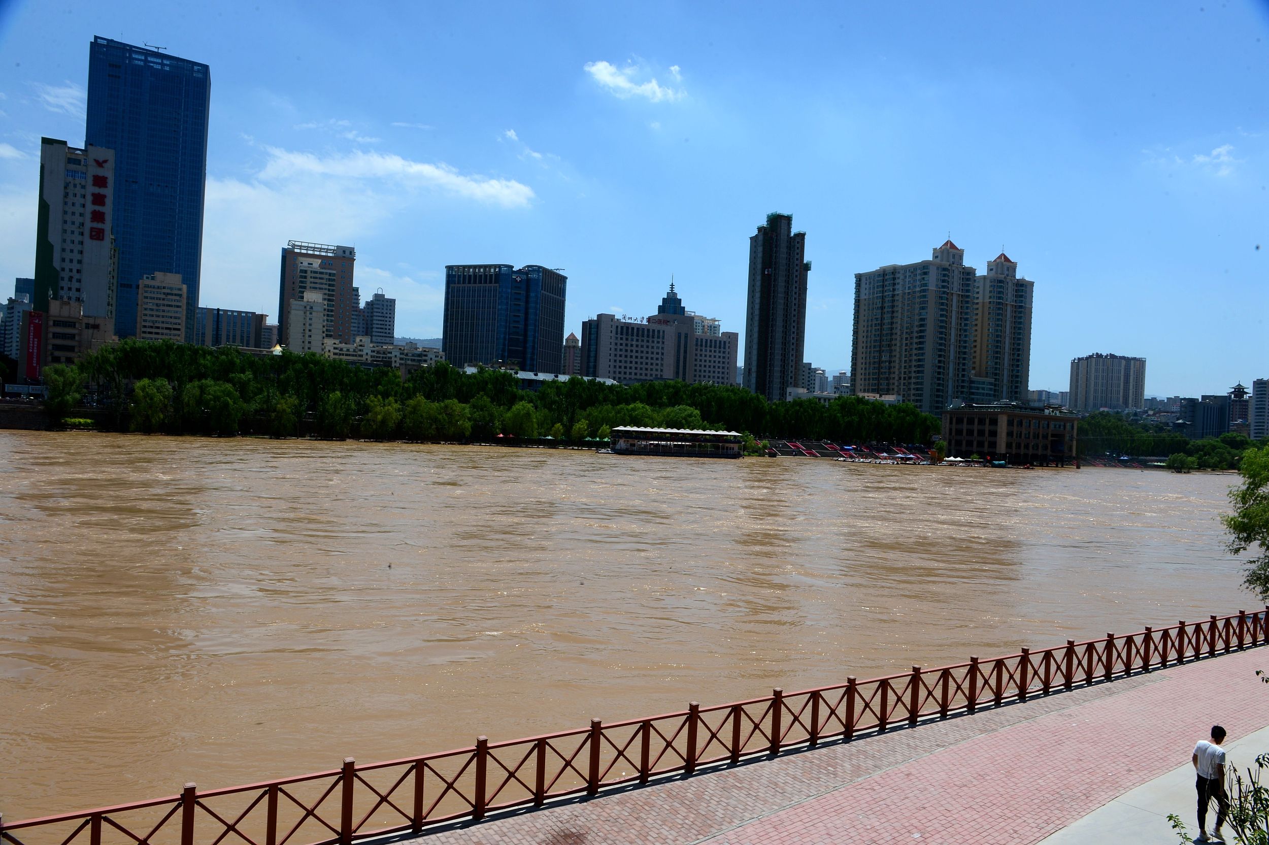 黃河遇今年第1號洪水 黃河蘭州段接近警戒水位【3】