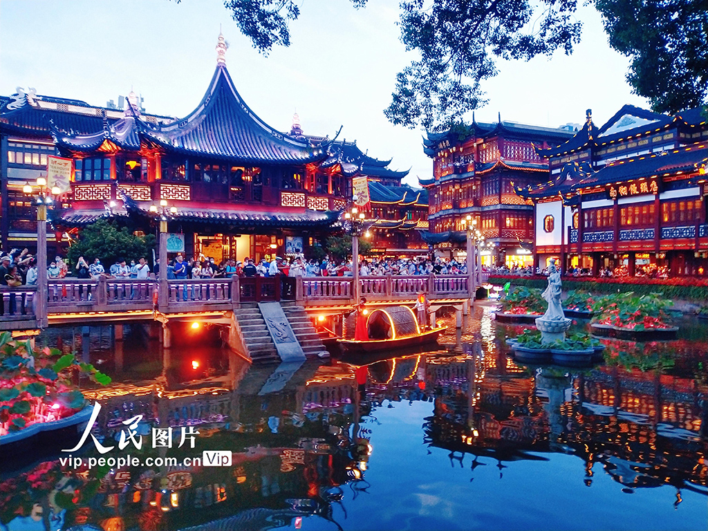 上海：复古庙会点亮夜经济消费市【6】