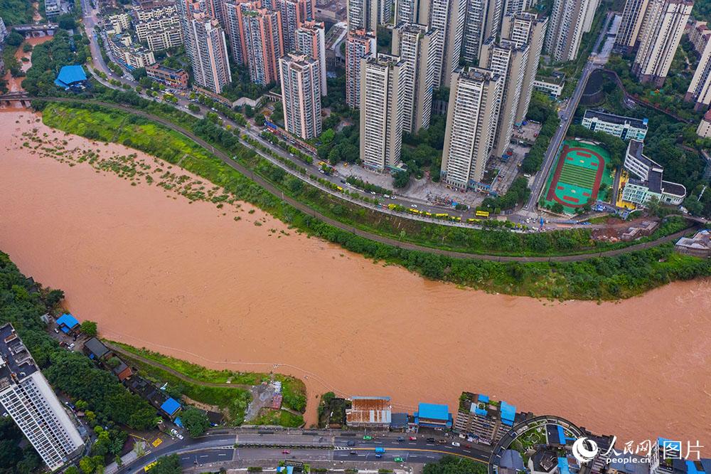 7月1日，重庆市綦江区綦江河水位上涨。