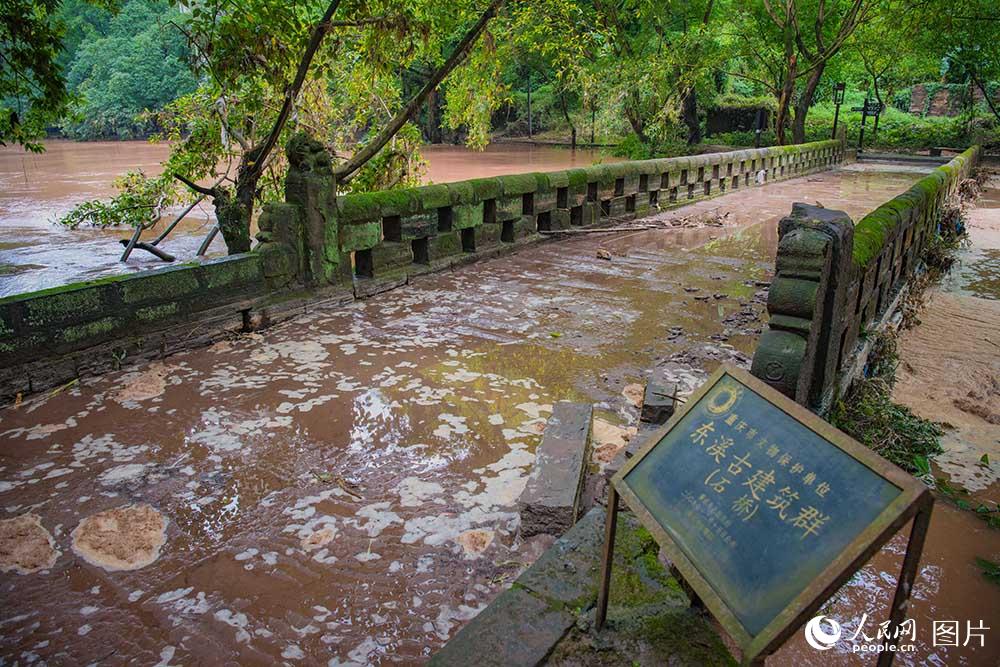 7月1日，重庆市綦江区东溪镇太平桥被淹。