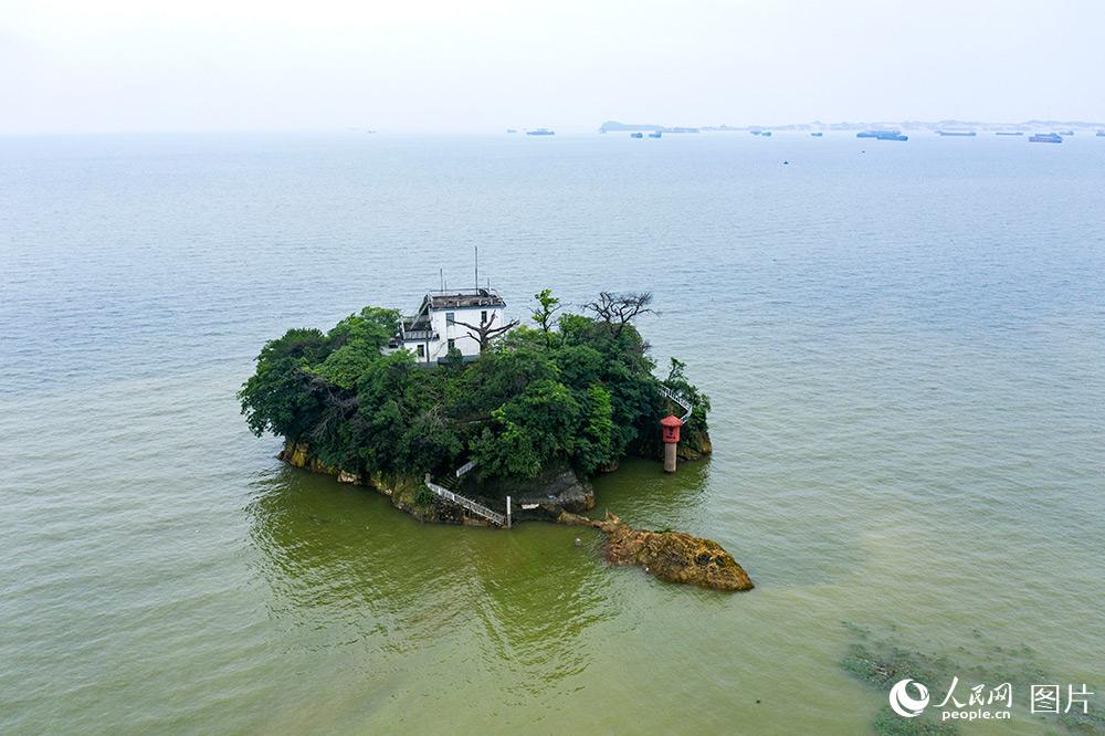 2020年7月5日拍摄的洪水中的江西鄱阳湖都昌印山。