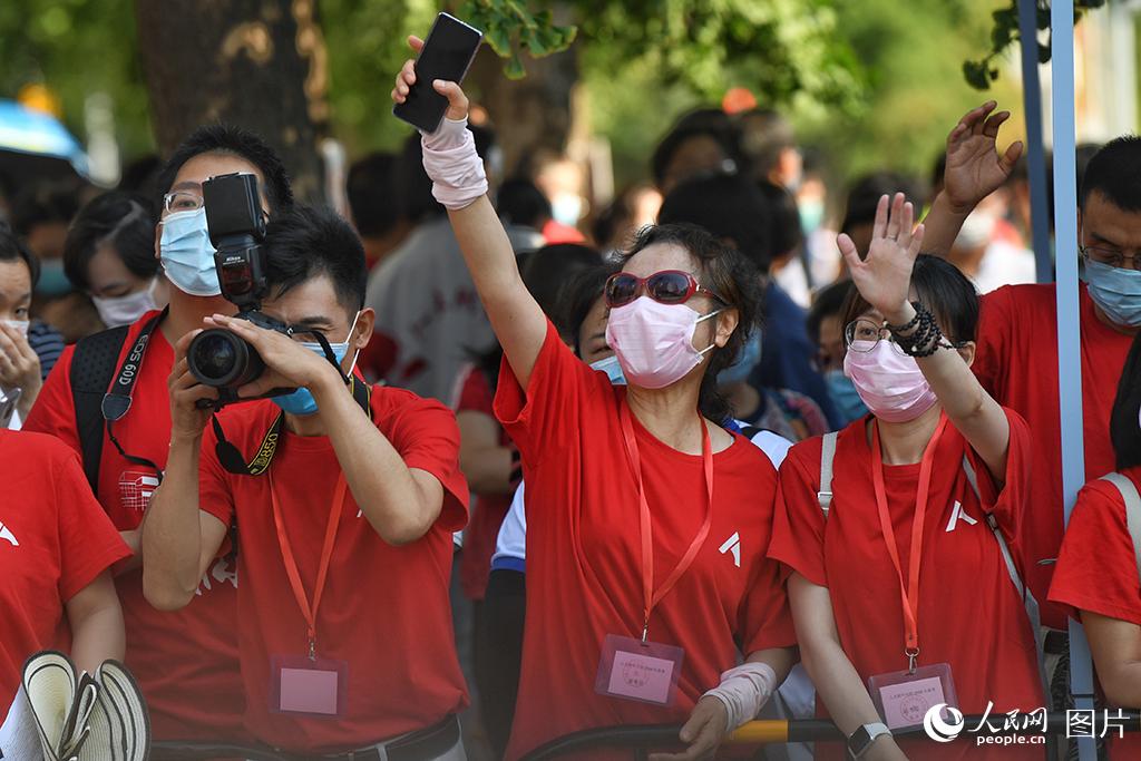 北京4萬余名考生迎接“疫”中高考。人民網記者 於凱 攝
