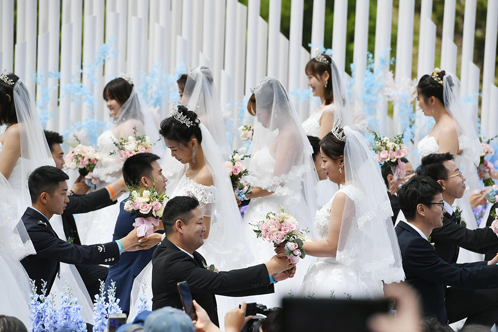 50對“最美逆行者”在吉林長白山舉行集體婚禮  【2】