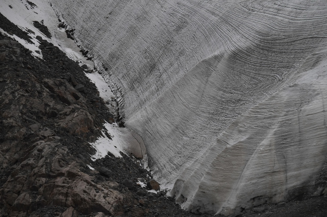 7月16日拍攝的新疆天山一號冰川。新華社記者沙達提攝