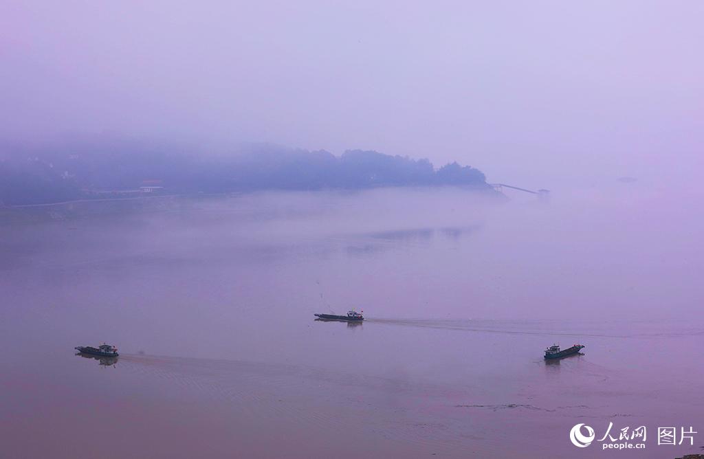 湖北宜昌：三峽大壩庫區處理漂浮物【2】