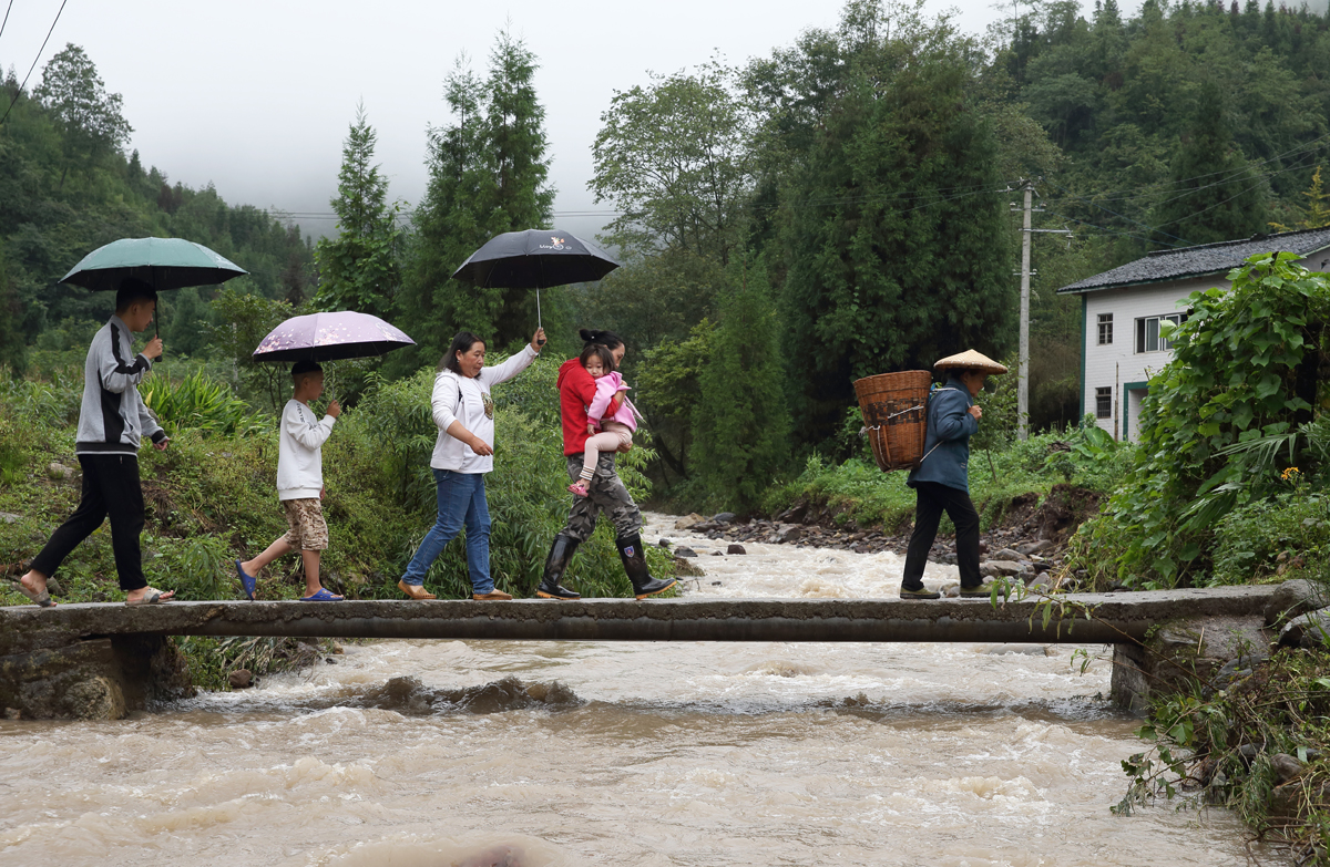 10.2020��8��17�գ��Ű������ش��꣬�ӼҴ��е�С��ˮ���ļ����ڸ������ƻ��ʹ�����š�����С����2018���ڸ�������ǣͷ�޽��ģ�������ǰ��������ֻ����ˮ���ӡ�