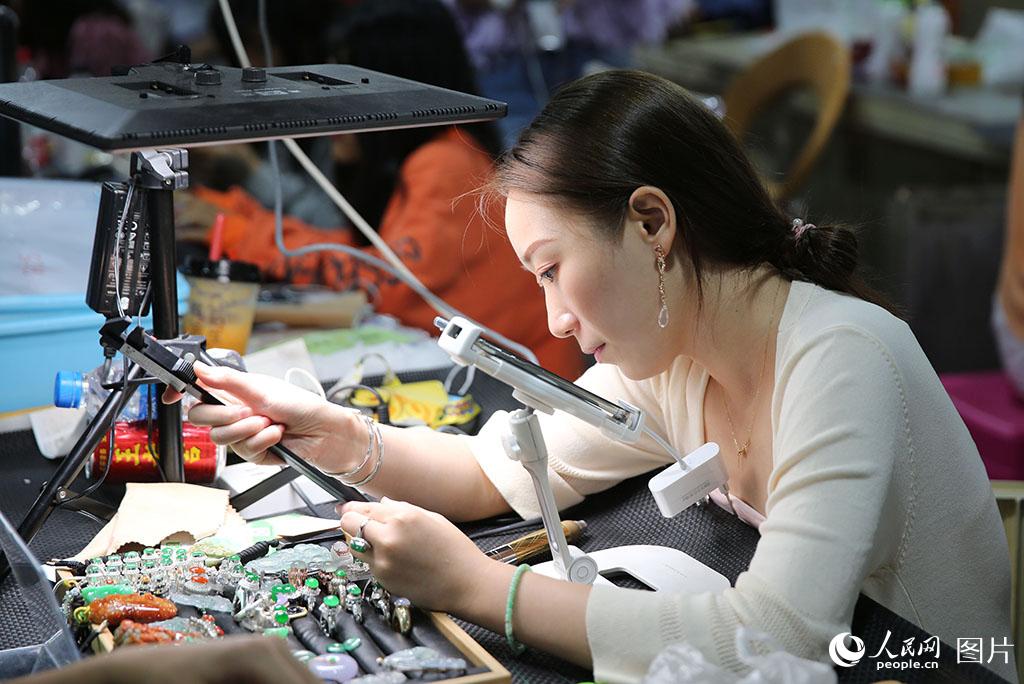 ������������ֱ��ҹ���á�����С�߳ǡ�10��