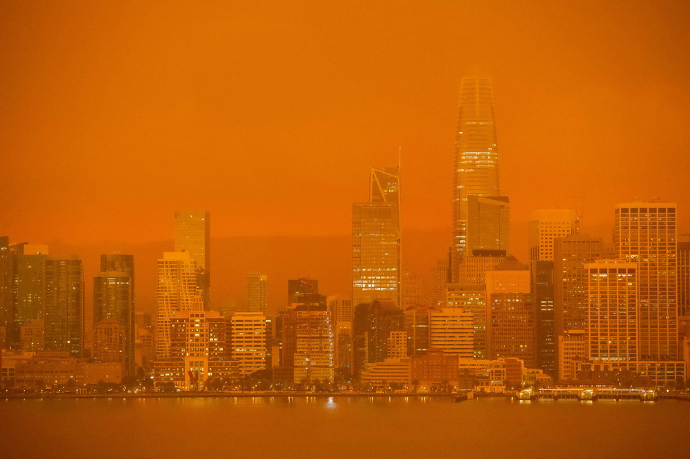9月9日，美国加利福尼亚州旧金山笼罩在烟尘中。新华社/法新