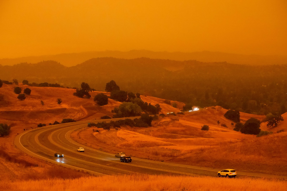 9月9日，美国加利福尼亚州康科德的天空烟尘弥漫。新华社/法新