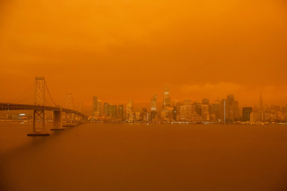 9月9日，美国加利福尼亚州旧金山笼罩在烟尘中。新华社/法新