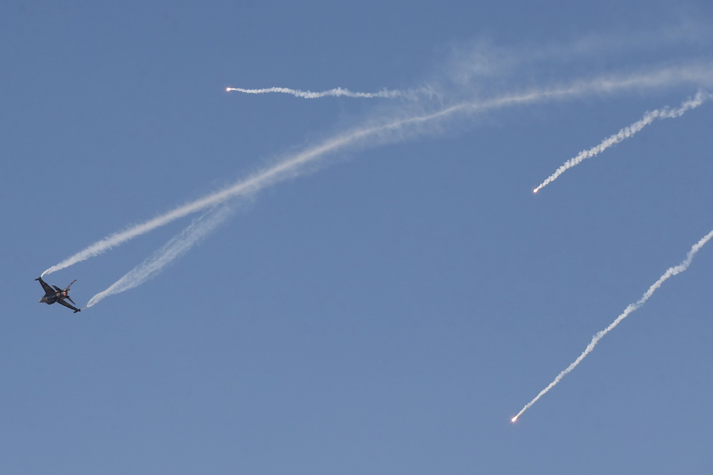9月13日，在土耳其錫夫裡希薩爾，一架F-16戰機進行飛行表演。