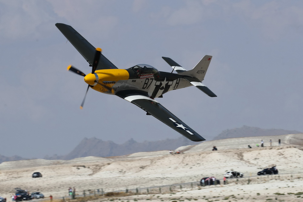 9月13日，在土耳其錫夫裡希薩爾，一架P-51D飛機進行飛行表演。