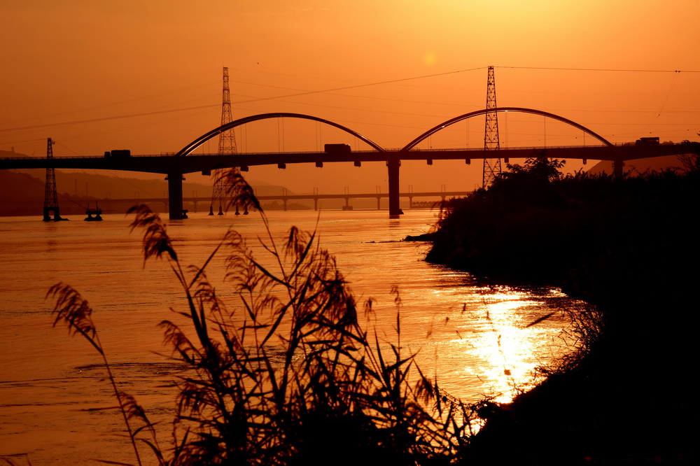 這是9月7日在豫陝交界附近拍攝的黃河景色。新華社記者 朱祥 攝