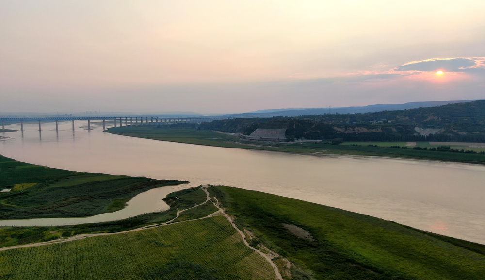 這是9月10日在河南省三門峽市附近拍攝的黃河景色（無人機照片）。新華社記者 郝源 攝